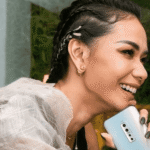 Adinia Wirasti Handphone Bukan iPhone Melainkan Android