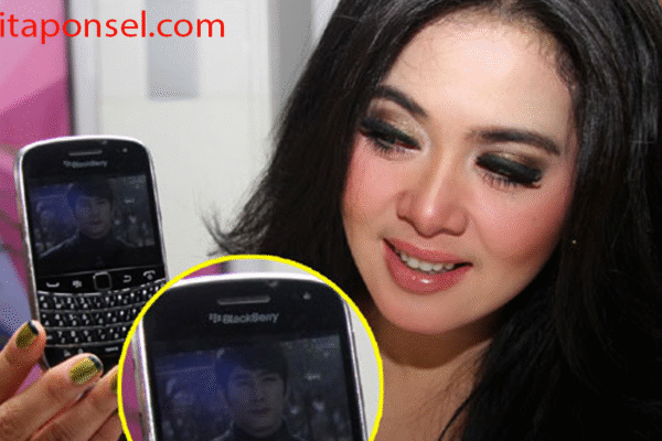 Blackberry Hilang dan Beredarnya Foto Hot Syahrini Blackberry