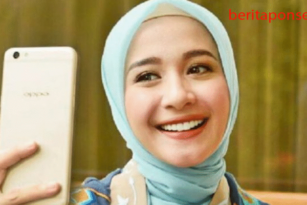 Laudya Cynthia Bella Pamer Oppo F3 Plus Gaya Selebriti Laudya Cynthia Bella