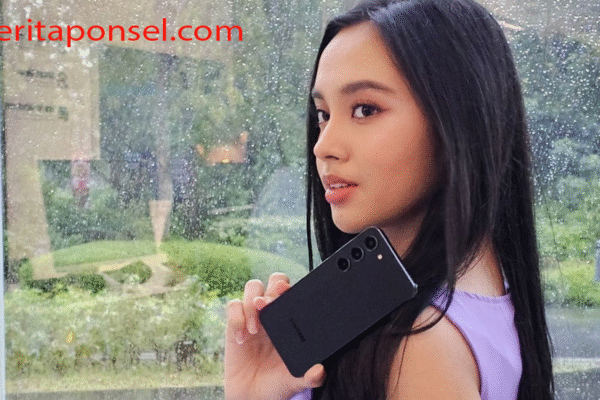 Lyodra Ginting Memegang Ponsel Samsung Galaxy S23 Lyodra Ginting