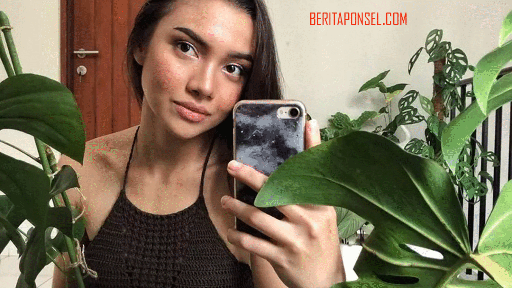 Angela Gilsha Dipuji Gara-Gara Ketahuan Masih Pakai iPhone Angela Gilsha